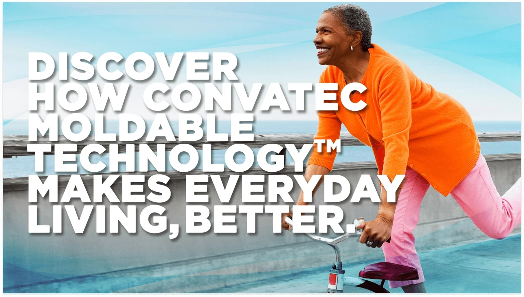 Ein Mann, der auf einer Bühne läuft