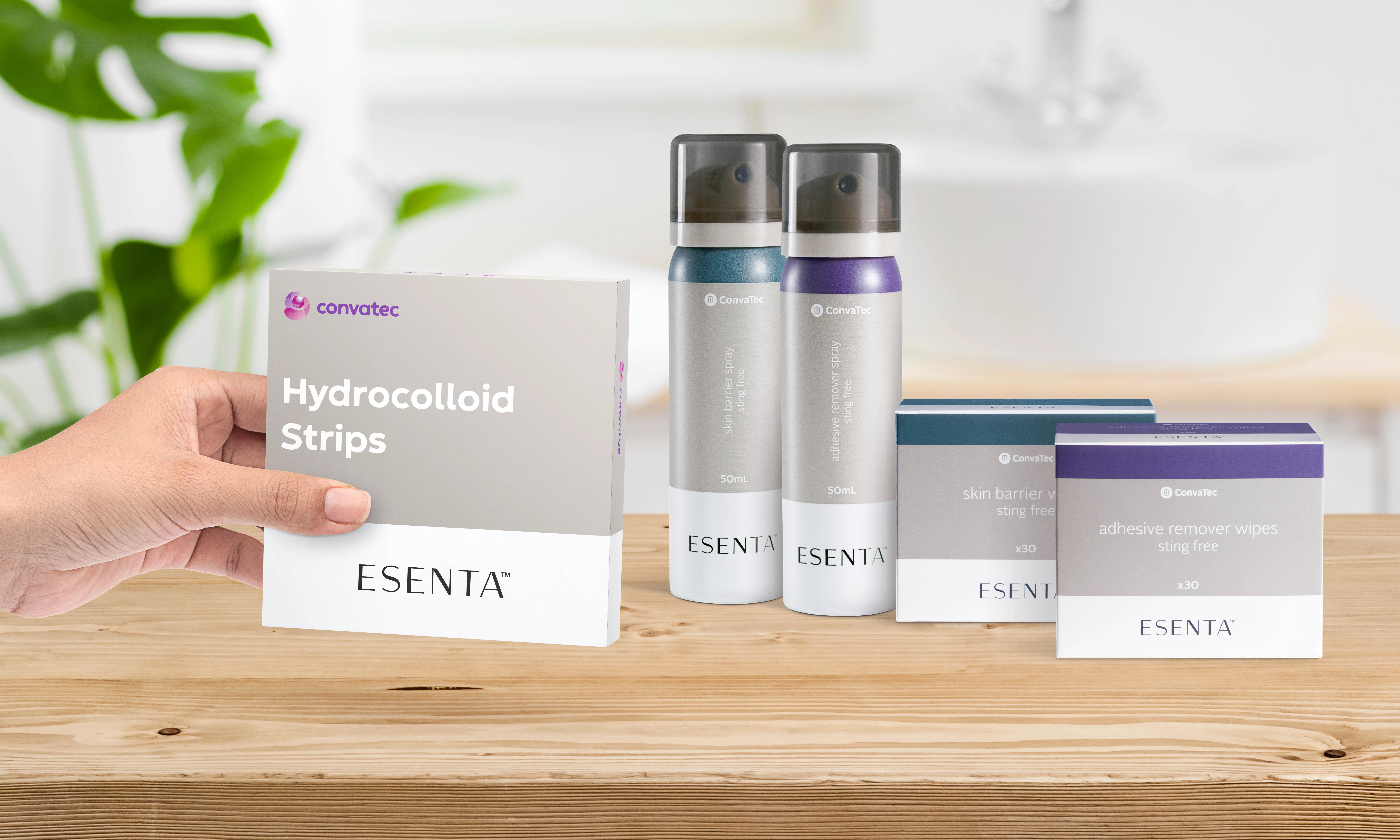 Eine Gruppe von verschiedenen ESENTA™-Produkten für die Stomaversorgung.