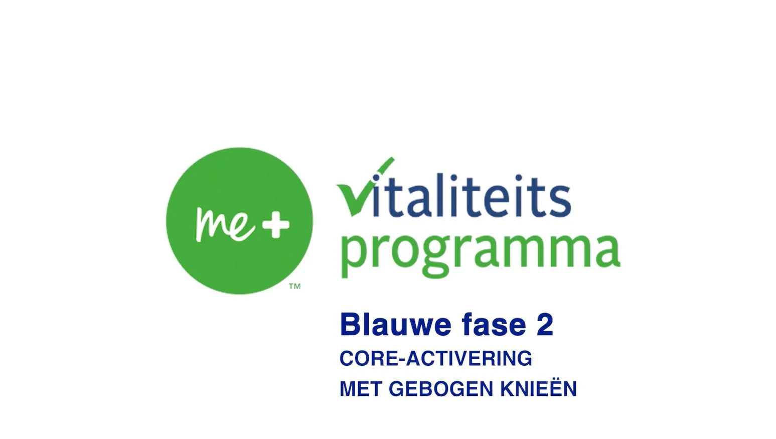 een persoon die een oefening op de vloer doet